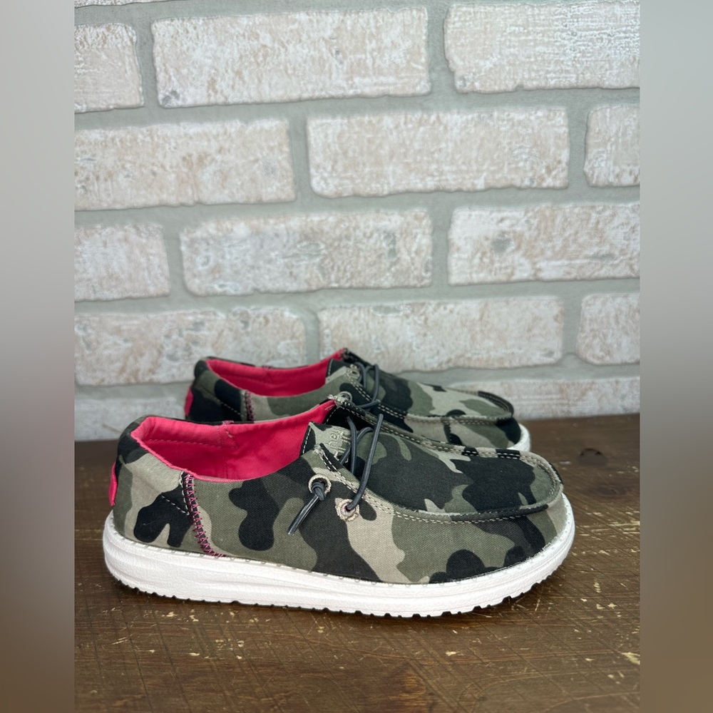Hey Dude Wendy Girls Funk Camo Slip-on Shoes Size 1Y - 0312